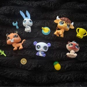 Littlest Pet Shop Figures & Accessories